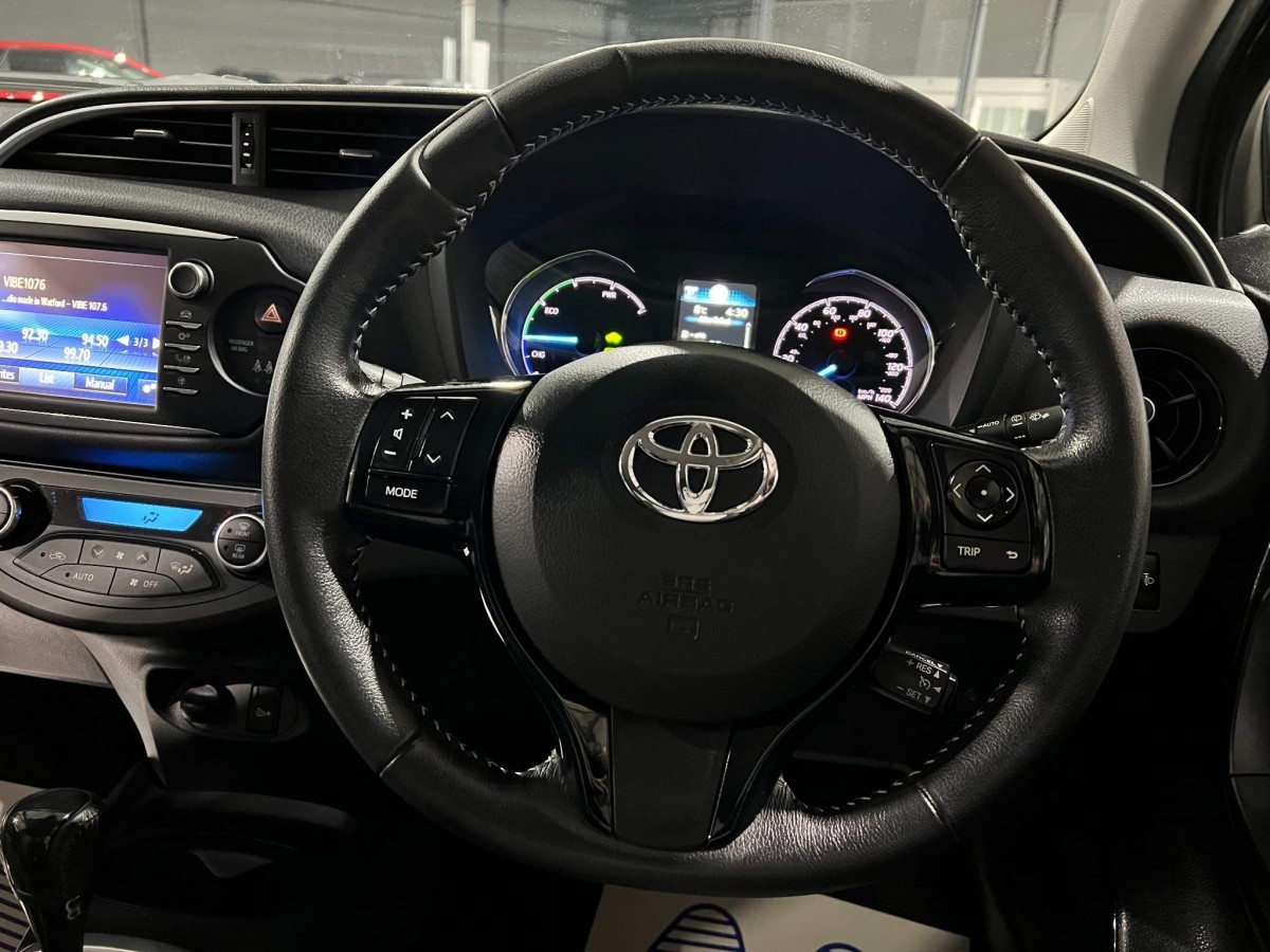 2017 Toyota Yaris VVT-I DESIGN 5-Door