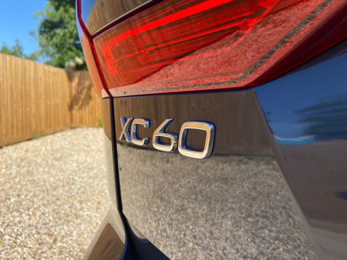 2020 Volvo XC60 B5 INSCRIPTION 5-Door