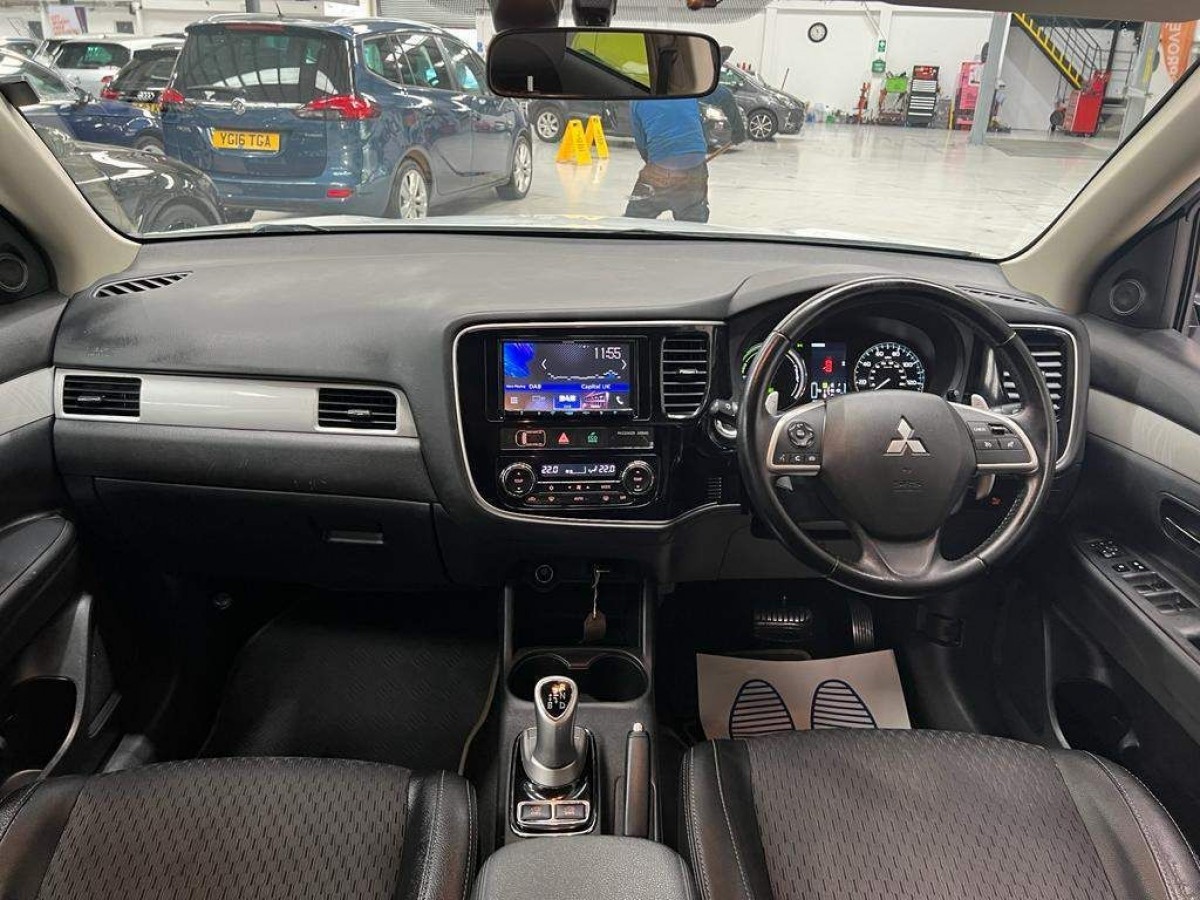 2015 Mitsubishi Outlander PHEV GX 3H 5-Door