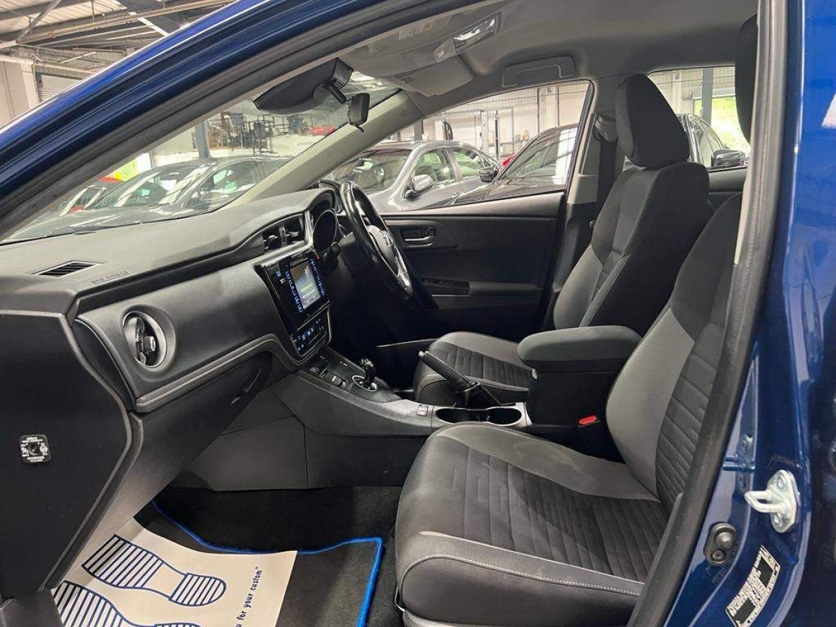 2017 Toyota Auris VVT-I ICON TSS 5-Door