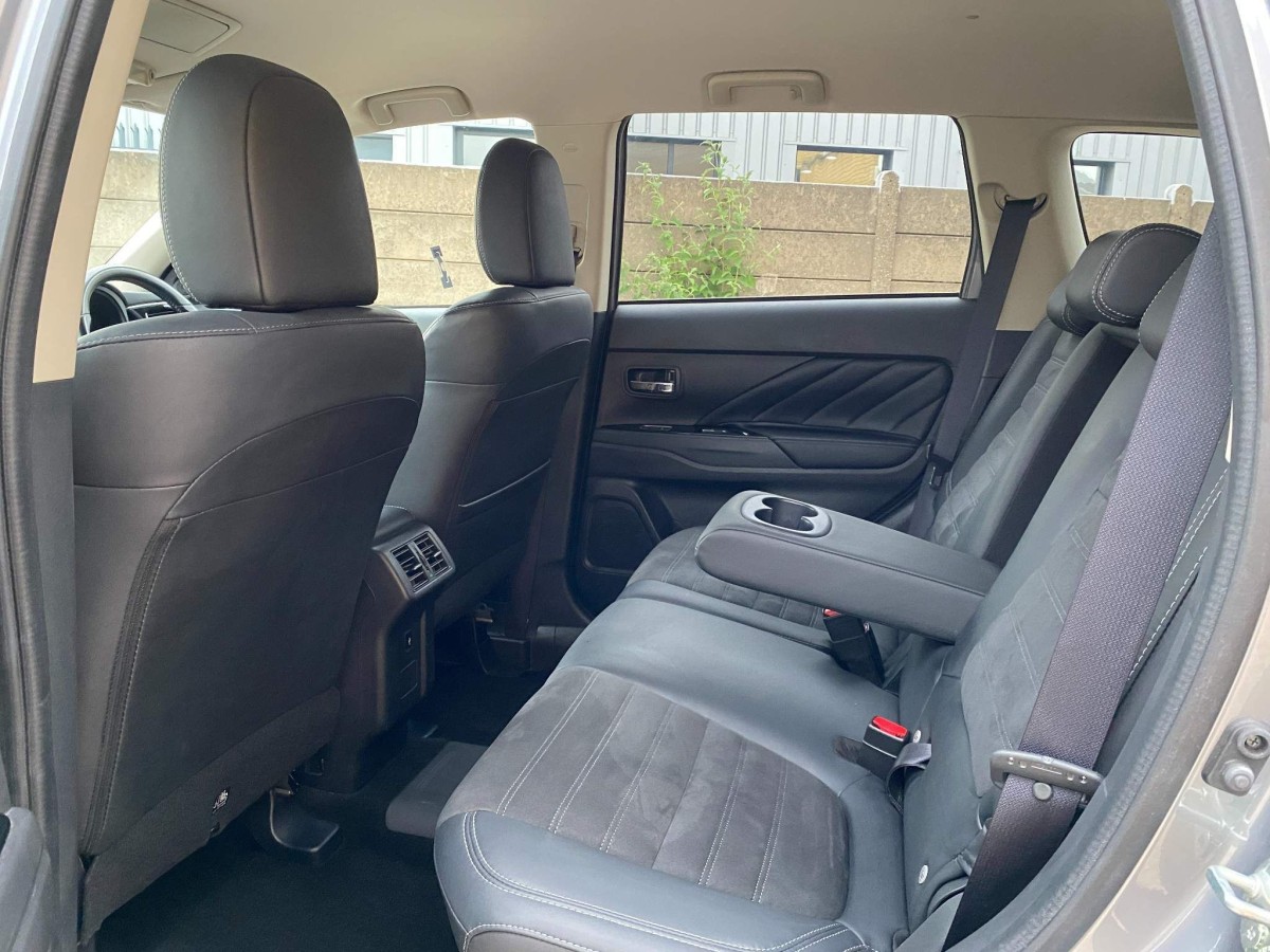 2019 Mitsubishi Outlander PHEV JURO 5-Door