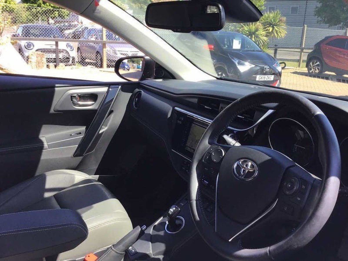 2015 Toyota Auris VVT-i Excel Tss 5DR