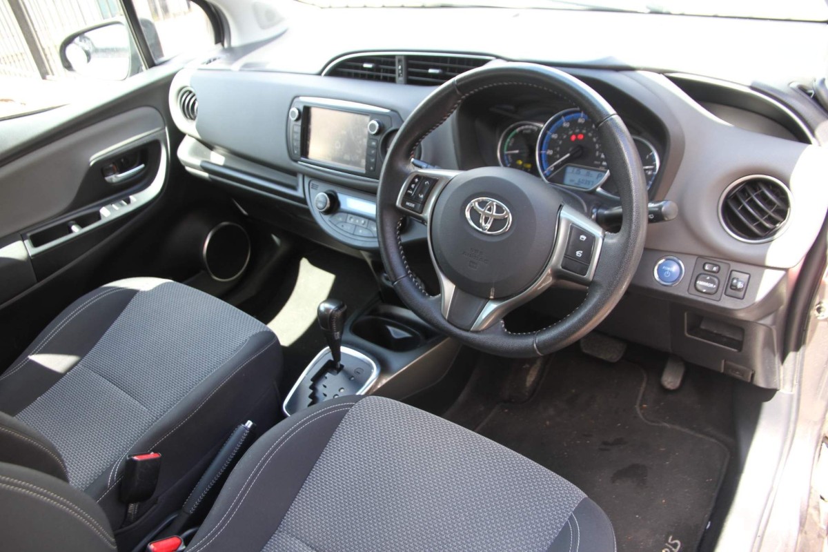 2014 Toyota Yaris HYBRID ICON 5-Door
