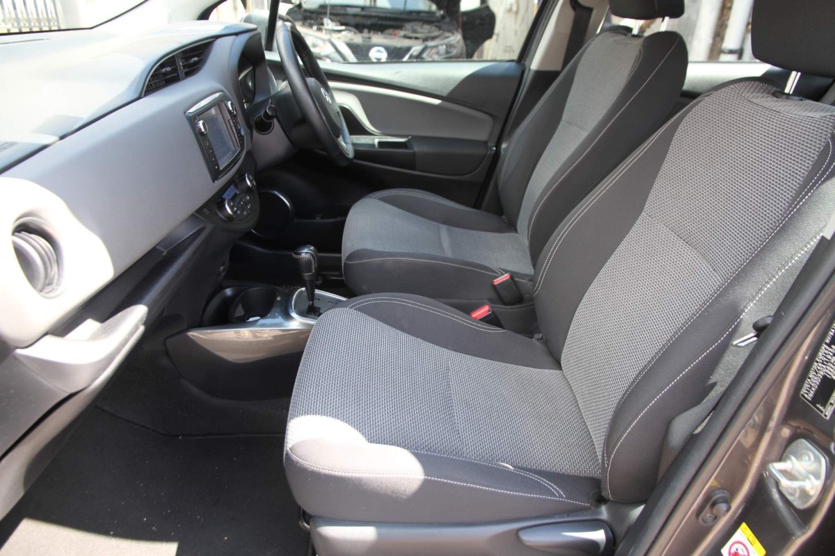 2014 Toyota Yaris HYBRID ICON 5-Door