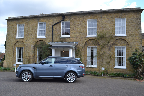 Range Rover P400e