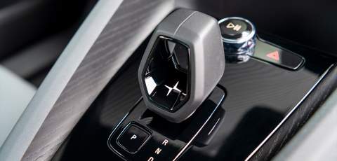 2 Polestar 2 gear selector