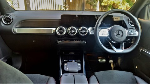 Mercedes-Benz EQB dash