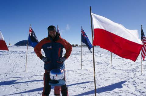 Kamiński standing at the pole