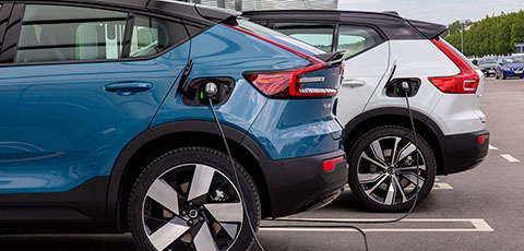 Pure electric Volvo C40 and XC40 Recharge at a charging station