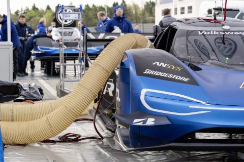 Volkswagen sets new electric ’Ring record with ID.R – 6:05.336