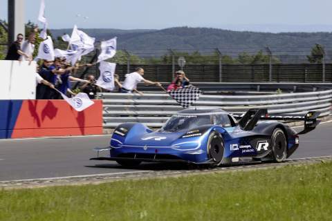 Volkswagen sets new electric ’Ring record with ID.R – 6:05.336