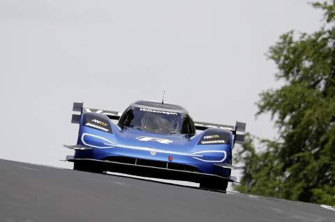 Volkswagen sets new electric ’Ring record with ID.R – 6:05.336