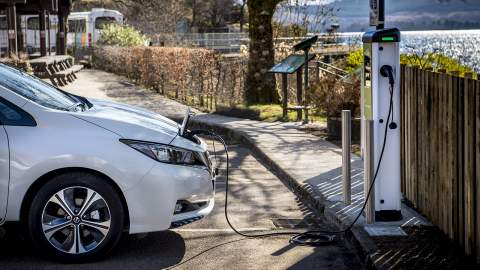 Nissan and EDF Energy team up on cross-continent smart charging development