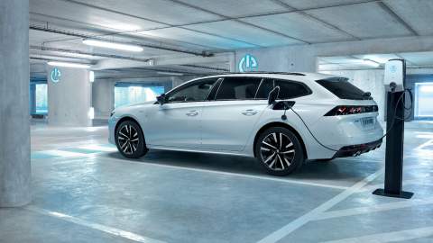 Peugeot 508 gets PHEV treatment