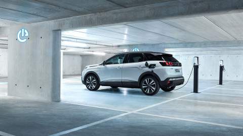 Peugeot 3008 GT Hybrid4 packs almost 300bhp