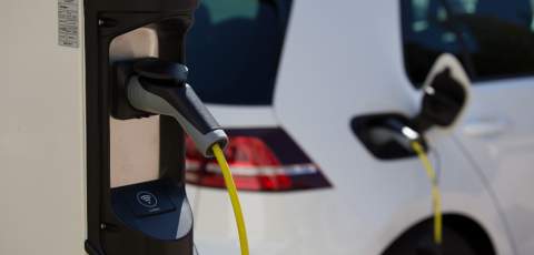 Government doubles funding for EV charge points - again
