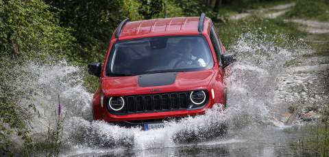 Jeep Renegade 4xe PHEV breaks cover