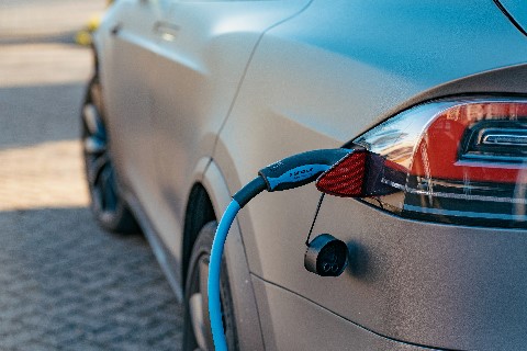 Government to invest £620m to support EV adoption