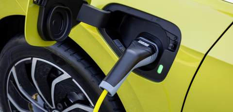 Volkswagen Golf eHybrid expands PHEV range 