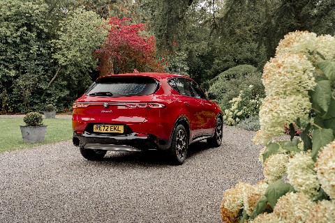 Alfa Romeo Tonale PHEV Q4 rear three-quarter