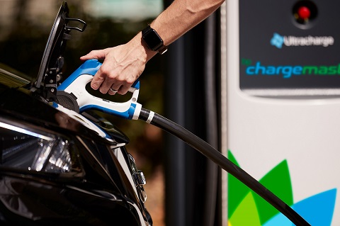 Google Maps adds real-time EV charge point search function 