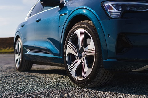 Closer view on front rim of an Audi e-tron