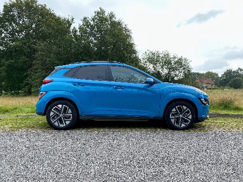  Hyundai KONA Electric side