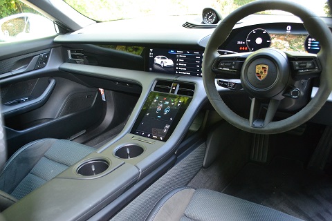 Porsche Taycan Cross Turismo 4S dash