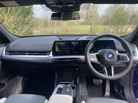 BMW iX2 xDrive30 M Sport dash