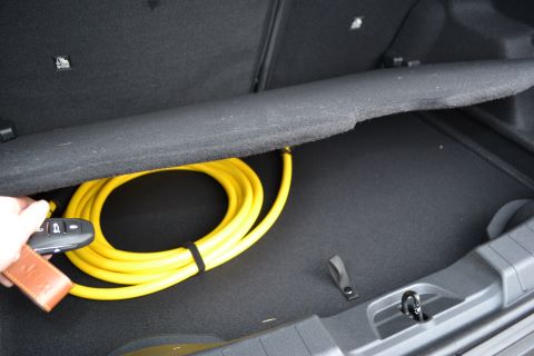 Jeep Avenger Electric cable storage