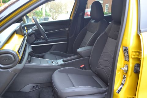 Jeep Avenger Electric front seats