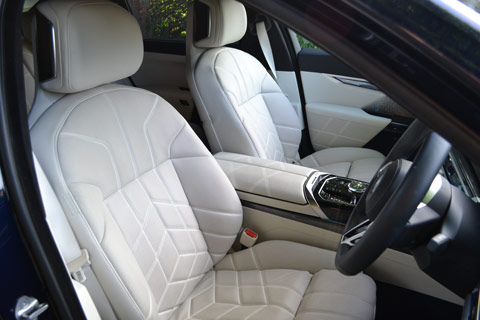  BMW i7 xDrive60 M Sport Front Seats 