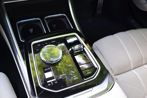 BMW i7 xDrive60 M Sport Steering Wheel