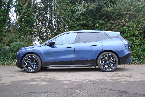  BMW iX profile