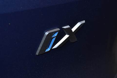 BMW iX logo