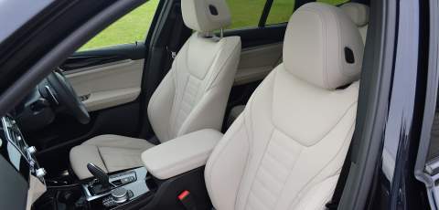 5 BMW X3 xDrive30e front seats