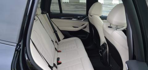 6 BMW X3 xDrive30e rear seats