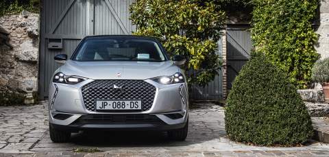 DS 3 CROSSBACK E-TENSE front on view