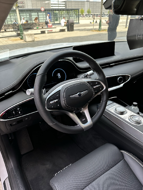 Genesis GV70 Electrified dash