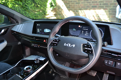 Kia EV6 curved display