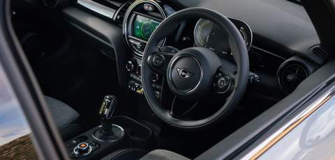 MINI Electric front dash