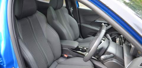 Peugeot e-2008 front seats