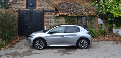 2 Peugeot e-208 rear