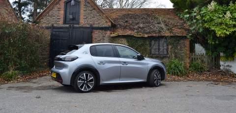 Peugeot e-208 rear three-quarter 