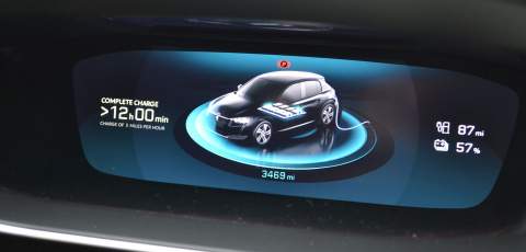 Peugeot e-208 charging