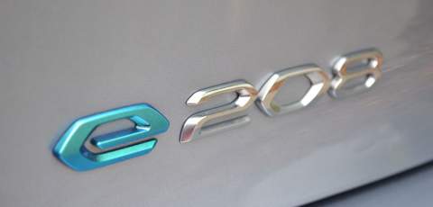 Peugeot e-208 logo 