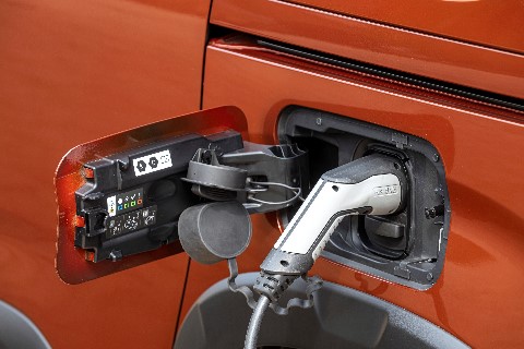 Peugeot e-Rifter charging 