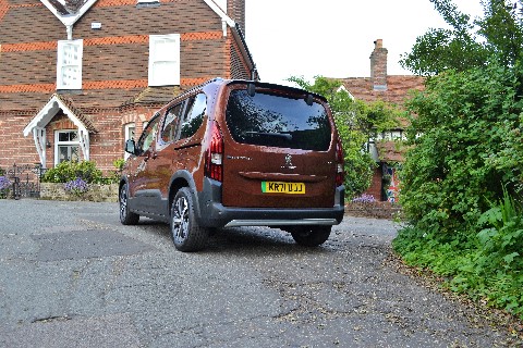 Peugeot e-Rifter rear three-quarter