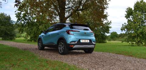 Renault Captur E-TECH Plug-in hybrid rear-quarter