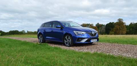 Renault Megane Sport Tourer E-TECH Plug-in hybrid front three-quarter